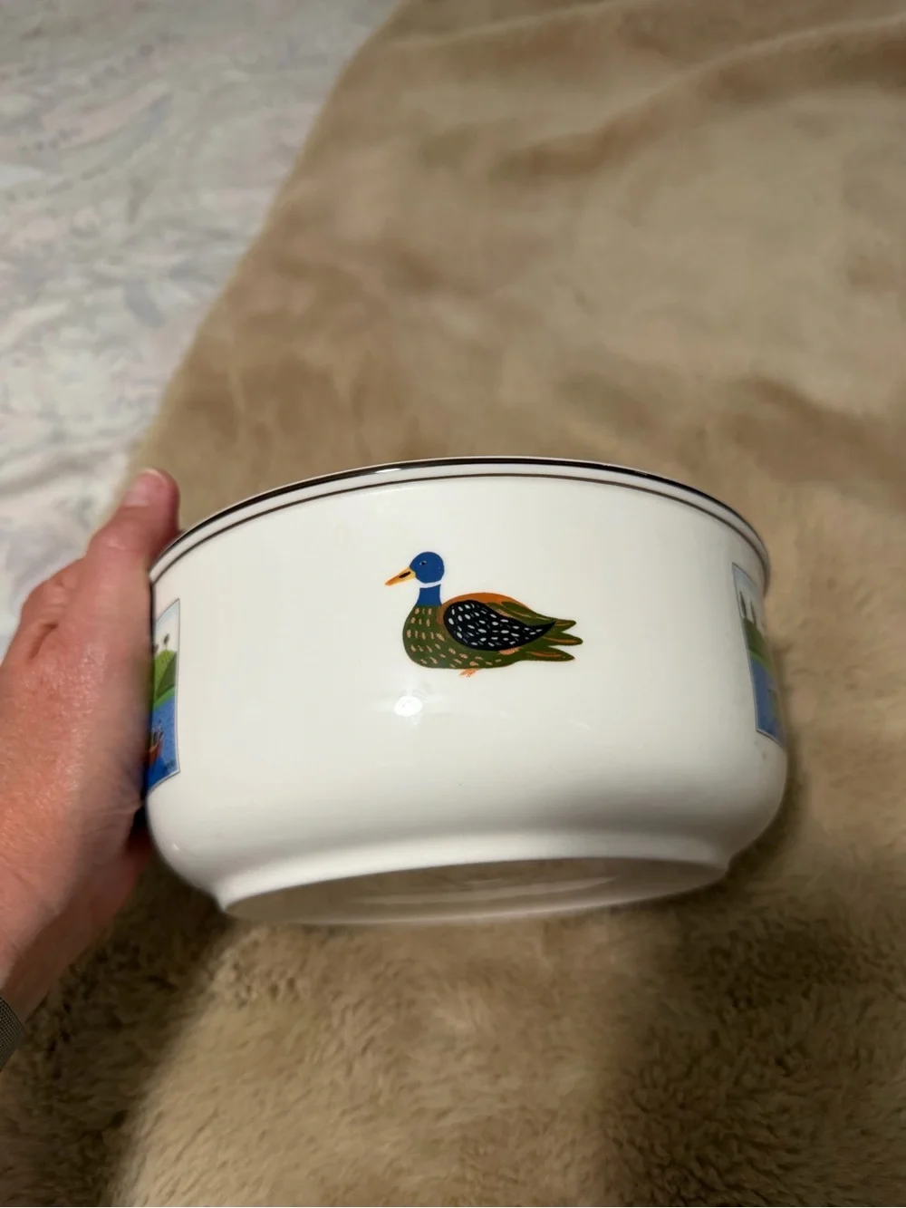 Villeroy & Boch Design Naïf Cream Round Vegetable Bowl Duck Countryside Design